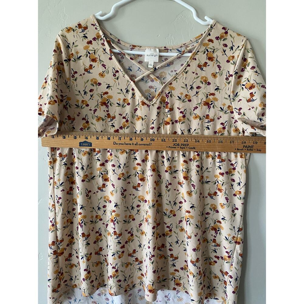 Kaileigh Neutral Colored Floral Print Short Sleeved Blouse- Size Large - Picture 5 of 5